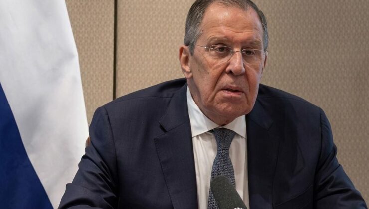 Rusya Dışişleri Bakanı Lavrov’dan gazeteciye tehdit: Bırakmazsan sana silah çekecekler