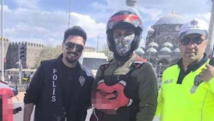 Seyir halindeyken boğazına cisim kaçtı… Moto kuryeyi polislerin ‘heimlich’ manevrası kurtardı