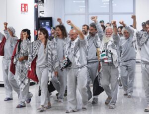 Sumud Filosu’nda İsrail tarafından alıkonulan İtalyan aktivistler ülkelerine döndü