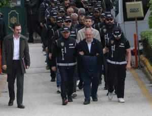 Tepebaşı Belediyesi’ne yönelik operasyonda şüpheliler adliyeye sevk edildi