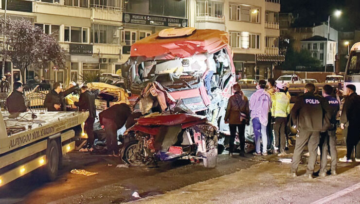 Trafikte can pazarı! 8 ayrı kazada 13 ölü, 49 yaralı