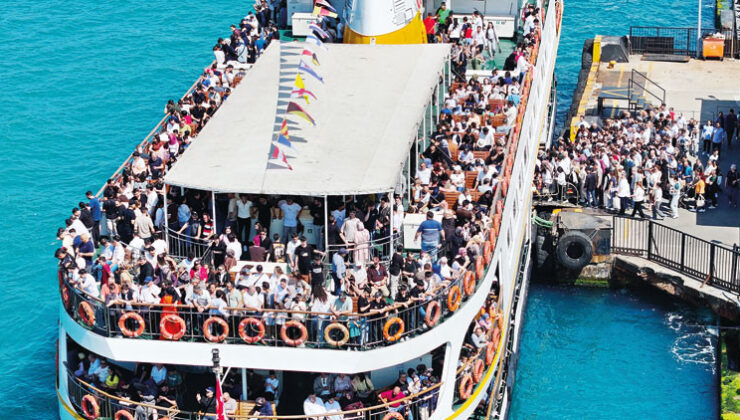 Yurtta bayram kalabalığı… İğne atsan yere düşmedi