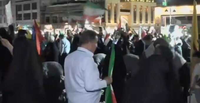 ABD ve İran anlaşmaya çok yakın! Tahranlılar sokaklara döküldü