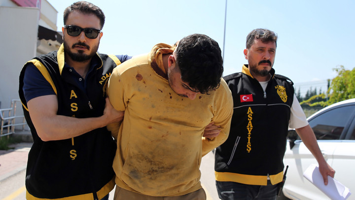 Adana’da ihbara giden polisi tabancayla vurarak yaraladı