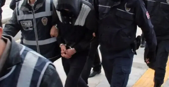 ATM’ler üzerinden akılalmaz tezgah: 102 bin dolarlık vurgun yaptılar | Eş zamanlı operasyonlarla yakalandılar
