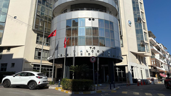 Balçova Belediye Başkanı Onur Yiğit’in annesi serbest bırakıldı