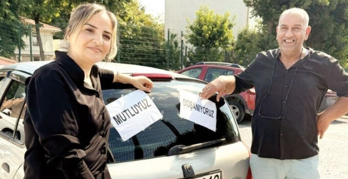 Düğüne gider gibi boşanmaya gittiler