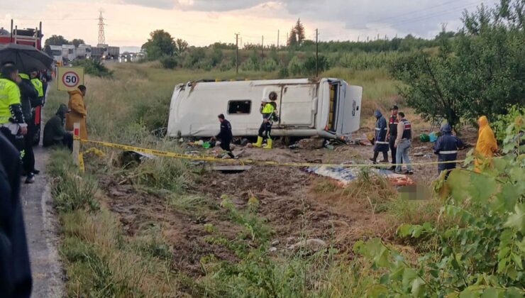 Isparta’da kontrolden çıkan tur minibüsü şarampole yuvarlandı: 5 ölü, 25 yaralı