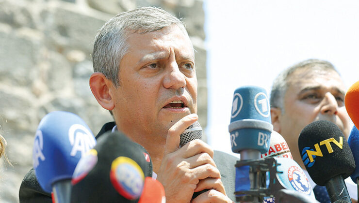 Özgür Özel: Binaları bıraktık yürüyoruz