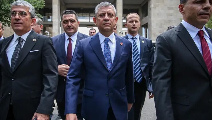 Özgür Özel’in ekibinden 28 CHP Parti Meclisi üyesi istifa etti