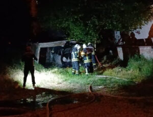 Park halindeki otomobil alev alev yandı, polis alarma geçti
