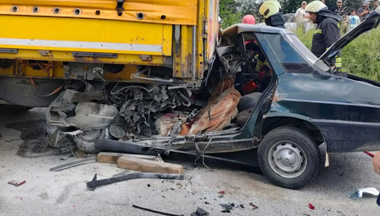Samsun’da korkunç kaza! Otomobil park halindeki TIR’a çarptı; sürücü ile eşi öldü