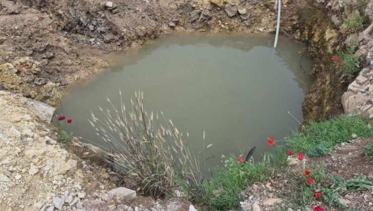 Serinlemek için inşaat çukurunda biriken suya giren iki kardeş boğuldu