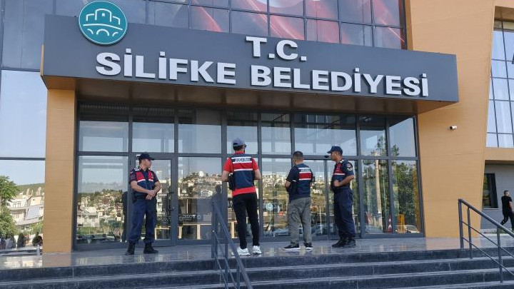 Son dakika… Silifke Belediyesi’ne operasyon: Başkan Mustafa Turgut dahil çok sayıda gözaltı