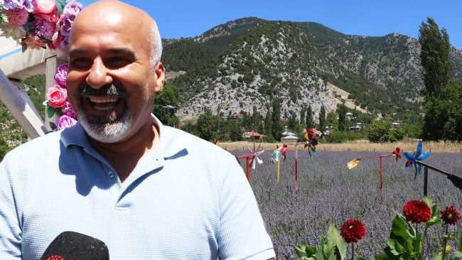 Termometreler 40 dereceyi gösterdi: Adana sıcağında böyle serinliyorlar! ‘İnsan sıcağı unutuyor’