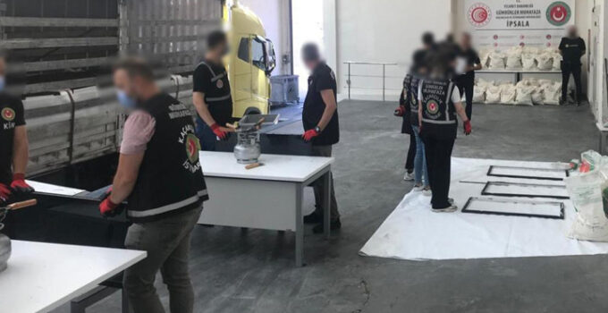 Ticaret Bakanlığı duyurdu: İpsala Gümrük Kapısı’nda 1 ton üzerinde uyuşturucu madde ele geçirildi