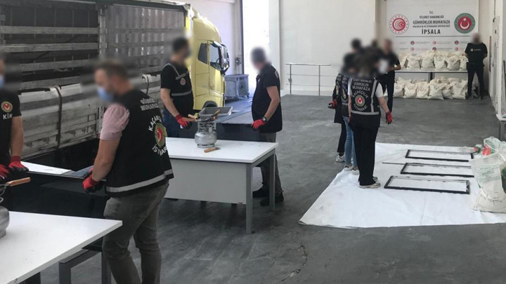 Ticaret Bakanlığı duyurdu: İpsala Gümrük Kapısı’nda 1 ton üzerinde uyuşturucu madde ele geçirildi