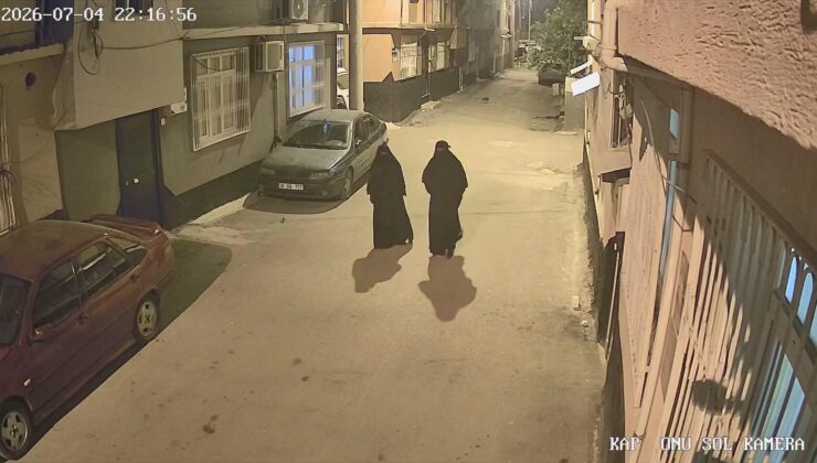 Adana’da çarşaflı hırsızlık! Kameralara yakalandılar: 1 gün önceden plan yaptıkları ortaya çıktı