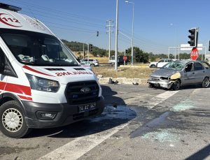 Bolu’da refüje çarpıp takla atan otomobildeki 5 kişi yaralandı