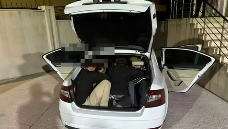 Hatay’da otomobil bagajından göçmen çıktı! İnsan taciri tutuklandı, 102 bin TL ceza kesildi