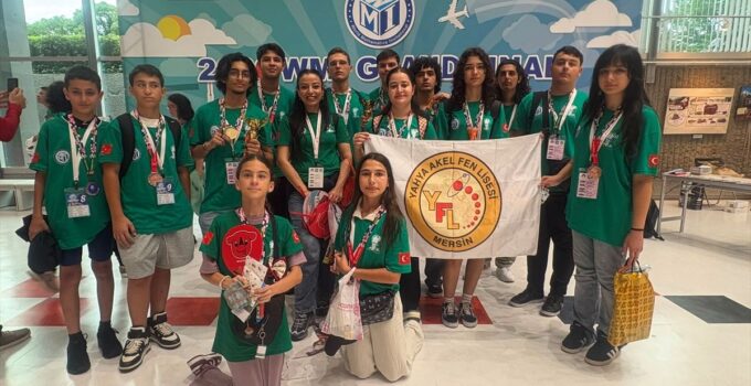 Japonya’daki matematik yarışmasına Mersin’den katılan 11 öğrenci 11 madalya kazandı