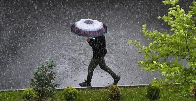 Kuvvetli yağış ve fırtınaya dikkat! Meteoroloji’den 4 il için sarı kodlu uyarı