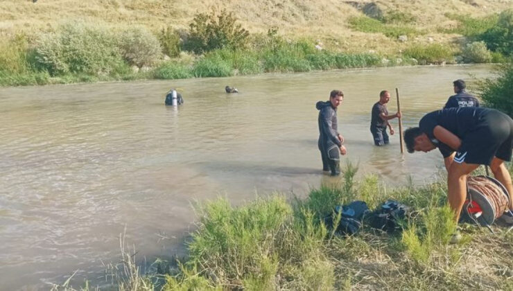 Muş’ta çaya düşen kardeşlerden biri öldü, diğeri aranıyor