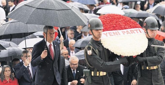 Yeni Parti’nin vitrini belli oldu! Özgür Özel kurmaylarıyla Ata’nın huzuruna çıktı