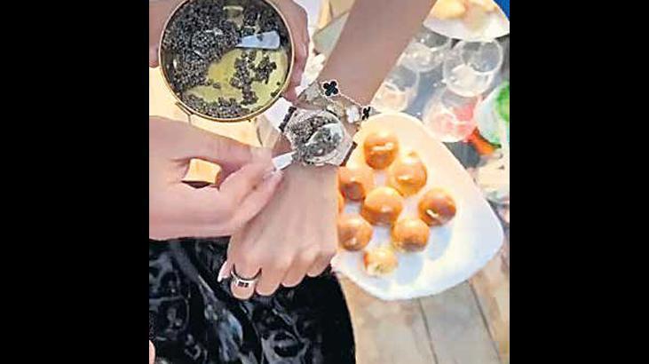 Yalıkavak’ta görgüsüzlük! ‘Rolex’ üzerine havyar döküp yediler