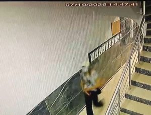 Zeytinburnu’nda kapının göbek kilidini kırıp evi soydular: 3 şüpheli tutuklandı